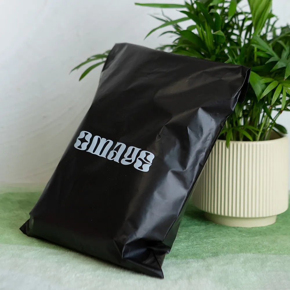 Eco amigável biodegradável logotipo personalizado impresso preto fosco poli mailer de envio para sacos de roupas e camisetas