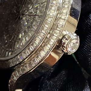 นาฬิกาผู้ชายแบบ Iced Out ประดับเพชรโมอิสซาไนต์ VVS1 คริสตัลแซฟไฟร์ สายหนัง กันน้ำ 50 เมตร ตัวเรือนสแตนเลสสตีล - Product Image 5