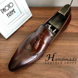 Zapatos de hombre de cuero con punta en pico, estilo inglés, de piel auténtica de vaca de primera calidad, diseño grabado a la moda, mocasines formales. - Product Image 4