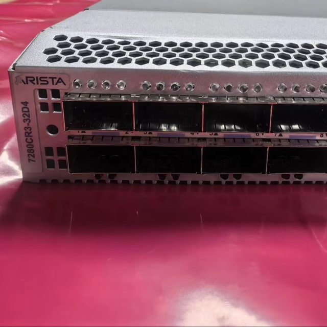 DCS-7280CR3-32D4-F Layer3 Cloud Switch 9.6Tbps Non Blocking Throughput EOS EVPN VXLAN 1U Rack Switch in Stock