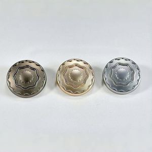 กระดุมโลหะสเวตเตอร์กันลมลายคลื่นสามมิติสไตล์คลาสสิกเย็บด้วยมือ - Product Image 2