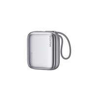 Batterie externe MAXCO de petite taille 10000mAh Li-Polymère avec charge rapide PD 22.5W pour utilisation en extérieur