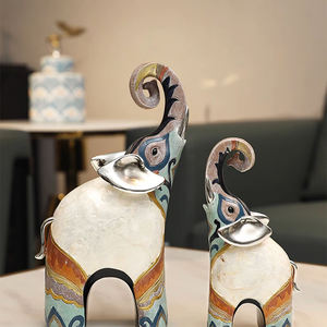 Escultura de resina de caméu de canto nórdico para armário de vinho, escultura de luxo de alta qualidade para sala de estar de hotel - Product Image 3