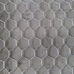 Grillage hexagonal en PVC galvanisé pour volailles, haute résistance, service de découpe sur mesure - Product Image 1