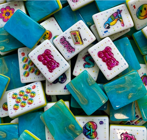<span class=keywords><strong>Jeu</strong></span> de tuiles de mahjong de luxe style rétro années <span class=keywords><strong>90</strong></span>, bleu vert étincelant, en acrylique, tuiles de mahjong américaines modernes, design vintage, œuvres d'art, Mahjong artistique - Product Image 6