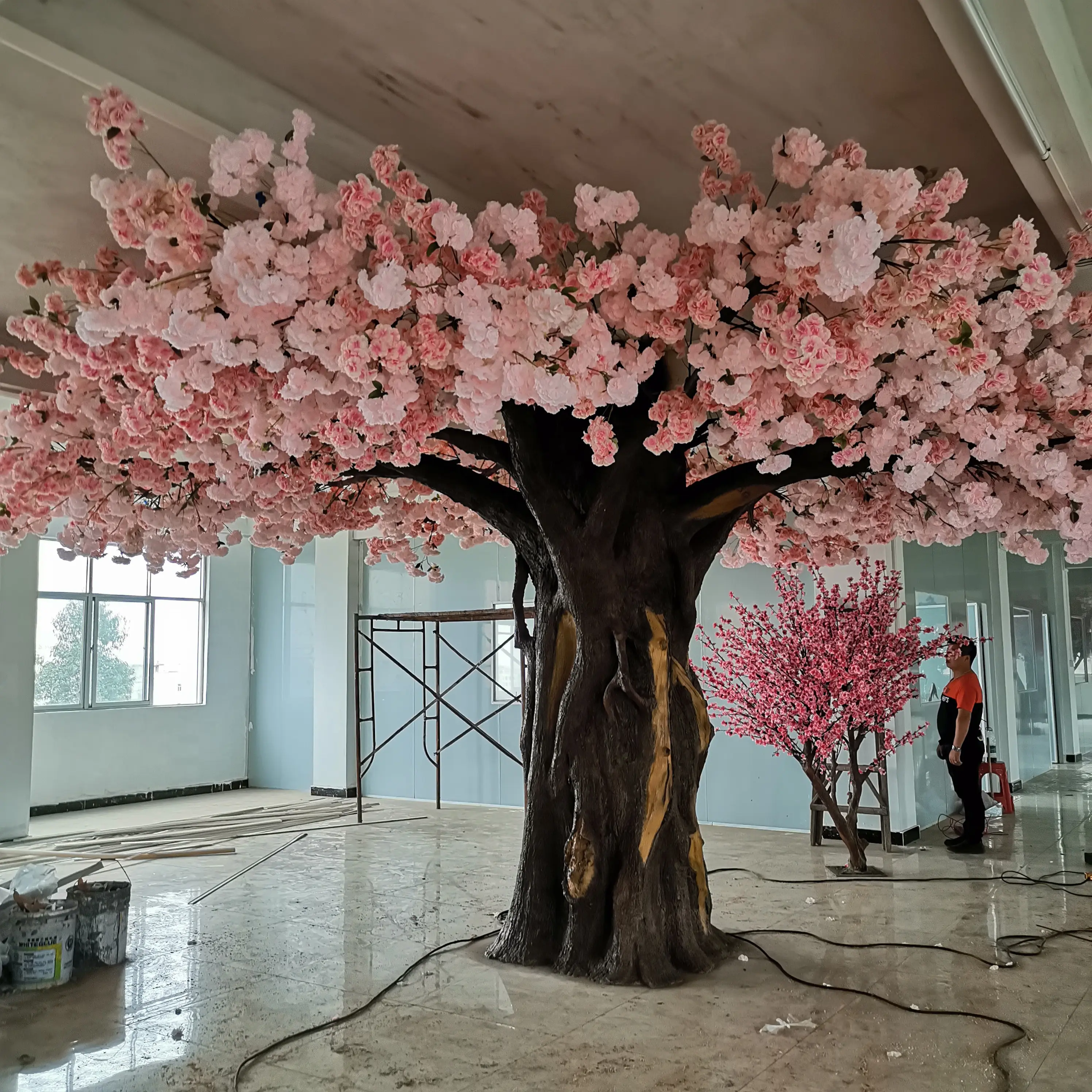 Ot-venta de flores de cerezo artificiales para interiores, rama de árbol de boda, arco de flores de cerezo artificiales