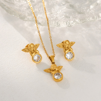 MYNECK Joyería al por Mayor, Aretes de Acero Inoxidable con Baño de Oro PVD de 18k, Resistentes al Deslustre, con Circonitas Brillantes, Diseño de Ángel Bebé