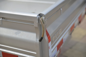 รถบรรทุกแมนเดเซล/เจเอวี 4x4 3 ตัน แบบเทท้ายยาว พร้อมรถบรรทุกสำหรับขายในชิลี - Product Image 6