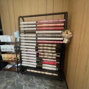 Rotolo di Pellicola OPP Trasparente per Alimenti, Morbida, Resistente all'Umidità, Superficie Liscia, Stampata in Intaglio per Confezioni di Fiori e Regali - Product Image 4