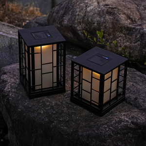 Fidarsi della lanterna di natale a energia solare da giardino all'aperto in metallo - Product Image 2