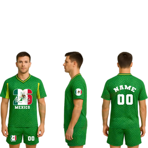 ชุดเสื้อยืดและกางเกงขาสั้นฟุตบอลสไตล์เรโทรลายพิมพ์เม็กซิโกแบบกำหนดเอง ชุดฝึกซ้อมสองชิ้นสำหรับผู้ชาย ชุดกีฬาฟุตบอลโลก 2026 - Product Image 4