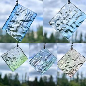 Llavero de Acrílico con Diseño de Ondas de Agua Doki, Colgante con Texto Personalizable, Regalo de Graduación - Product Image 1