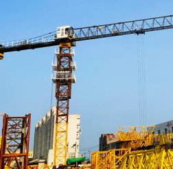 Grúa Torre de Segunda Mano de 10 Toneladas QTZP125-ZJT6018 con Motor de Conversión de Frecuencia Completa, Caja de Cambios y Rodamientos de Alta Eficiencia 125 - Product Image 2