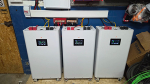 แบตเตอรี่ลิเธียมแบบเสียบปลั๊กพร้อมใช้งาน 51.2V 314Ah 16kWh จากโปแลนด์ พร้อมระบบจัดการแบตเตอรี่ JK V19 BMS 8000 รอบการใช้งาน สำหรับระบบไฟฟ้าสำรองในบ้านแบบออฟกริด - Product Image 5