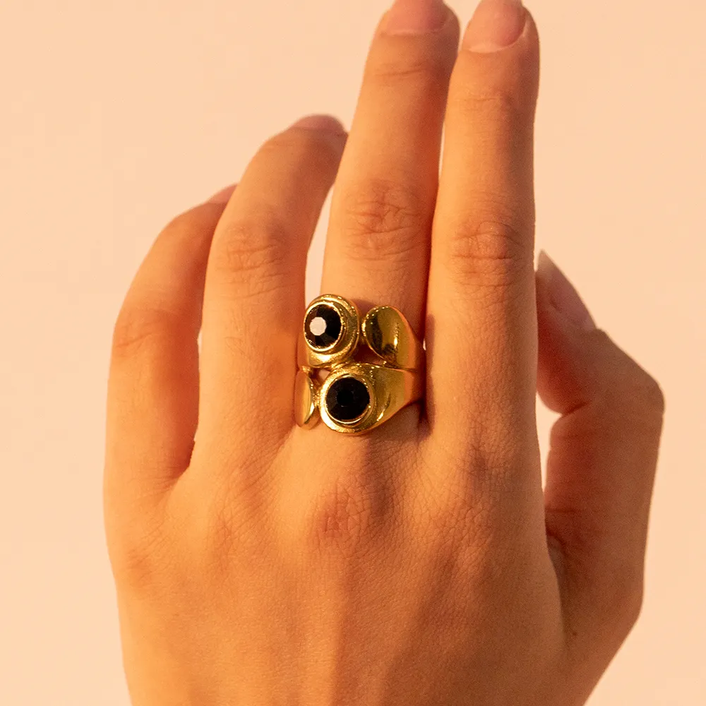 J&D Jewelry defektfreie 18K Goldplattierte Ringe Edelstahl doppelschichtige schwarze Stein offene Ringe für Damen