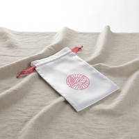 Sac d'emballage en soie professionnel pour extensions de cheveux avec logo personnalisé imprimé, pochette en satin à cordon pour bijoux et cadeaux