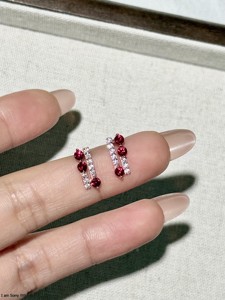 Pendientes UM Jewelry 925 de plata con rubíes rojos cultivados en laboratorio y circonitas blancas para uso diario unisex. - Product Image 2