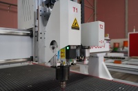 Router CNC de 3 Ejes con Cambiador Automático de Herramientas, Control Syntec, Motor de Husillo de 9KW y Sistema CCD con Bomba para Materiales Flexibles