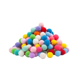 2000 pièces de pompons en plastique pelucheux de 1 cm, couleurs assorties, pour travaux manuels créatifs, matériel de <span class=keywords><strong>bricolage</strong></span> - décorations pour la Saint-Valentin, la remise des diplômes, Diwali - Product Image 1