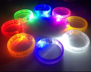 Bracelets en silicone lumineux personnalisés en gros, bracelets LED clignotants pour le soutien des fans de concerts et la décoration de fêtes - Product Image 5
