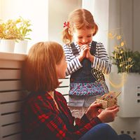 Joyeux anniversaire en bois Mini boîte à musique colorée à manivelle en bois Vintage classique boîte à musique à commande manuelle cadeaux d'anniversaire pour maman