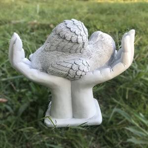 Özel Melek Köpek Anıt Heykeli, Beyaz Reçine Uyuyan Yavru Köpek Kanatlı, Ellerinde Tutulmuş, El Yapımı Evcil Hayvan Kaybı Hatırası - Product Image 3