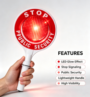 Les agents des points de contrôle de la sécurité publique inspectent les panneaux de signalisation LED portatifs clignotants, les signaux LED portatifs et les panneaux de sécurité pour le stationnement.