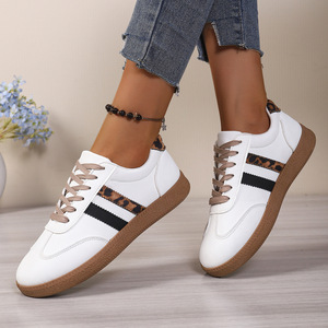Nouvelles baskets coréennes respirantes à lacets Xuanhui pour <span class=keywords><strong>femme</strong></span> – Confort et légèreté pour la marche et le sport (printemps-été) - Product Image 1