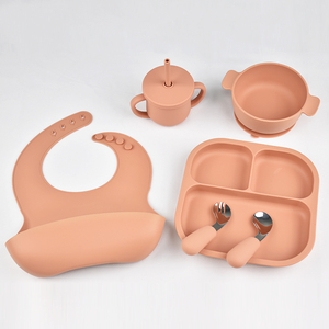 Tapa cuadrada de silicona resistente al calor, de calidad alimentaria, antideslizante, portátil, con compartimento de entrenamiento para viajes, accesorios y suministros para bebés - Product Image 3