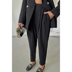 Ensemble veste et pantalon en lin noir pour femme - Costume élégant et stylé - Product Image 3