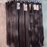 Vente en gros d'usine de mèches de cheveux naturels indiens bruts non traités, à cuticules alignées, lisses Yaki légers