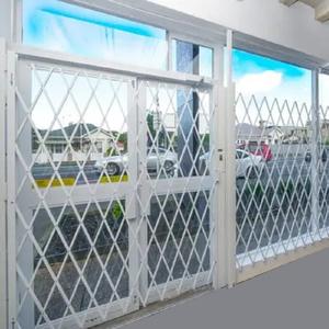Clôture <span class=keywords><strong>de</strong></span> jardin rétractable à <span class=keywords><strong>grille</strong></span> diamantée Porte <span class=keywords><strong>de</strong></span> <span class=keywords><strong>sécurité</strong></span> Clôture extérieure Revêtement électrique Harmonica Porte en fer Porte <span class=keywords><strong>de</strong></span> <span class=keywords><strong>magasin</strong></span> rétractable - Product Image 1