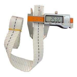 Correa de Poliéster OEM de 2.5cm de Ancho, Blanca, Capacidad de Carga de 0.8 Toneladas, Correa de Amarre Resistente para Empacar Carga - Product Image 1