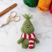 Jouets en peluche pour bébés de haute qualité, poupée Grinch en crochet amigurumi pour cadeaux de Noël, 100% faits à la main, ornement de Noël tricoté