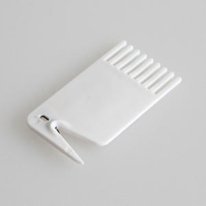 Peigne de nettoyage en plastique en forme de couteau pour <span class=keywords><strong>Xiaomi</strong></span>/Dreame/<span class=keywords><strong>Ecovacs</strong></span>/iRo Bot Filtres Outils de nettoyage ménagers pour pièces d'aspirateur - Product Image 3