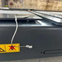 Automatische Hydraulische Zweisäulen-Hebebühne für Autowerkstätten mit Intelligenter Bedienung und Zuverlässiger Leistung