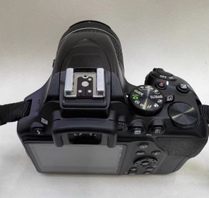 Cámara Digital Usada en Venta, D3500 Plus con Lente de 18-55 mm, Juego Completo - Product Image 4