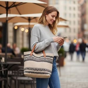 Sac fourre-tout décontracté grande capacité pour femme, style rétro français, rayures horizontales, en coton tissé, avec poignées en faux bambou et protection RFID - Product Image 4