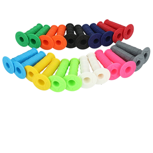 Vente en gros de poignées en caoutchouc modifiées pour moto, accessoires pour véhicules tout-terrain, systèmes de poignées, produits pour la carrosserie - Product Image 1