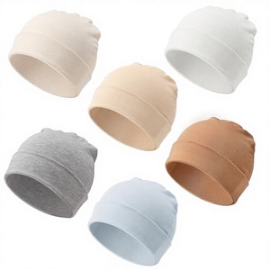 Bonnet en tricot à carreaux doublé satin avec pompon en fausse fourrure épaisse et ample, unisexe, pour l'hiver, style côtelé et ample, idéal pour la plage - Product Image 2