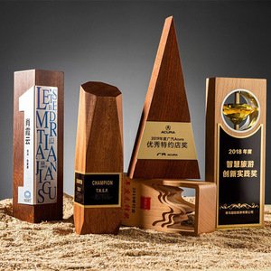 Trofeo de Madera Yuka con Estrella de Cristal Grabada con Láser, Regalo Empresarial, Adorno Artesanal Duradero - Product Image 2