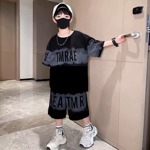 Completo Estivo per Ragazzi 2026: Set Maglietta e Pantaloncini in Misto Cotone con Motivo a Lettere, Stile Sportivo ed Elegante - Product Image 5