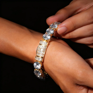 Bracelet tennis en argent sterling 925 plaqué or de haute qualité, serti de moissanite VVS 10 mm – Cadeau polyvalent - Product Image 3