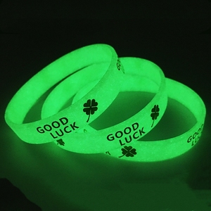 Bracelets promotionnels personnalisés en silicone fin, étanches, avec logo, cadeaux d'affaires, couleurs et logos personnalisés, impression sérigraphique - Product Image 5