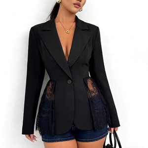 Costume noir pour femme avec bordure en dentelle - Élégant, court et formel, avec détail de bordure en dentelle contrastante, tendance - Product Image 6