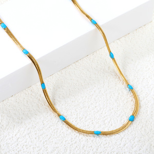 Collar de Cadena de Serpiente Minimalista Europeo Americano, Chapado en Oro de 18K, Patrón de Gota de Agua Azul, Aleación de Zinc, Joyería de Moda - Product Image 1