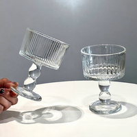 Vintage Bleifreie Klare Gerippte Perlenkugel-Glasschale mit Hohem Fuß Luxuriöse Eisbecher für Hochzeiten und Feiern