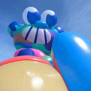 Orso Gonfiabile Gigante Colorato e Luminoso di 13 Metri - Product Image 2