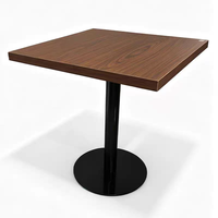 Table de salle à manger commerciale carrée en bois grainé sur mesure, avec piétement métallique unique, résistante aux taches et facile à nettoyer, pour café et restaurant