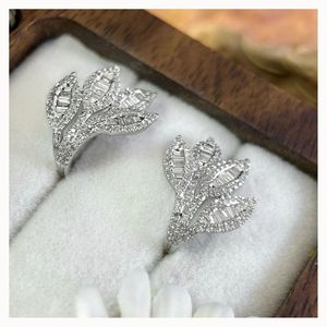 Pendientes de Diamantes Naturales de 0.56CT y Oro Real de 18K, Joyería Clásica y Moderna para Mujer, Ideal para Compromiso, Boda o Uso Diario - Product Image 1